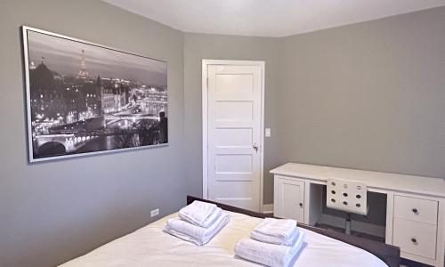 Airport-YVR GuestHouse in Richmond, Canada