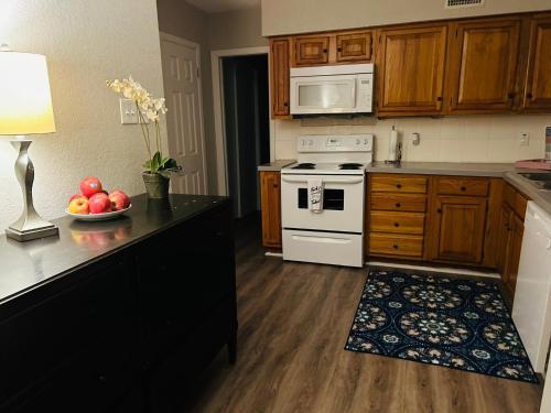 Myrtle -15 minutes DFW Airport in Херст