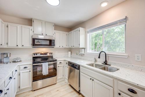 San Antonio Vacation Rental 11 Mi to River Walk! in San Antonio, USA