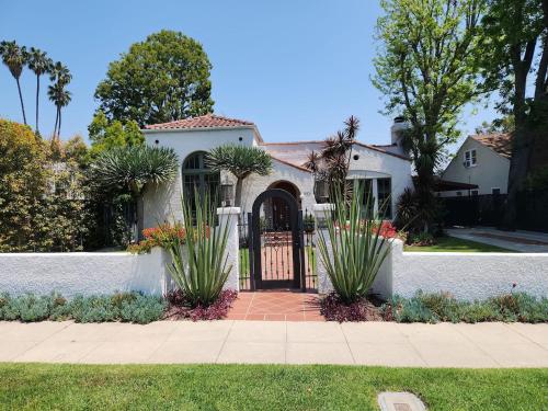 The Genesee Luxury Villa With Pool & Pet Friendly in Los Angeles, USA