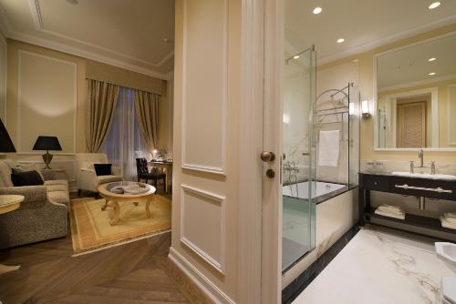 Wilson Deluxe Junior Suite (including daily refilled free mini bar)