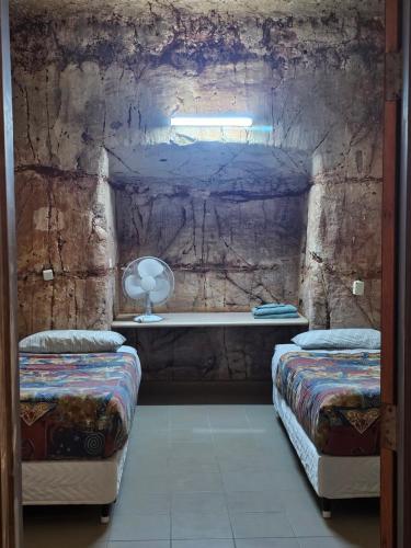 Radeka Downunder Underground Motel Room Type - Twin Room with Shared Bathroom