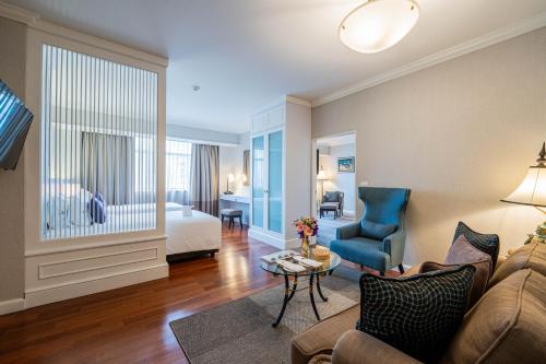 room detail thumbnail 1