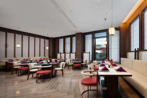 Radisson Red Yangzhou Slender West Lake – Yangzhou, VA