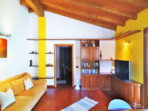 Apartment in Bosco with Scenic Terrace in Montegrino Valtravaglia