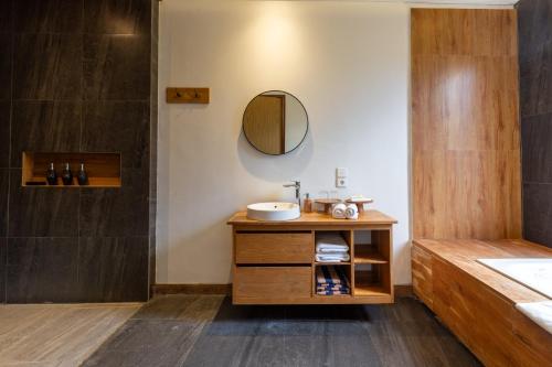One Bedroom Private Pool Villa with Extra Bed image 10