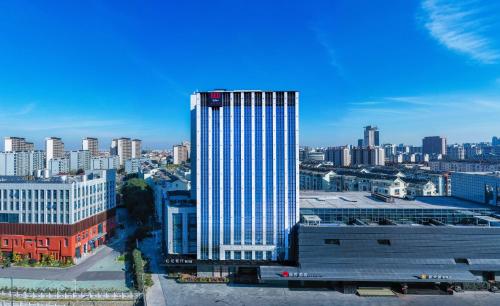 Radisson Red Yangzhou Slender West Lake – Yangzhou, VA