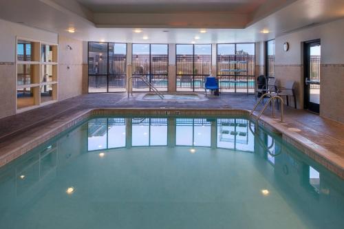 Courtyard by Marriott Victorville Hesperia - 수영장