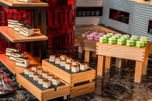 Radisson Red Yangzhou Slender West Lake – Yangzhou, VA