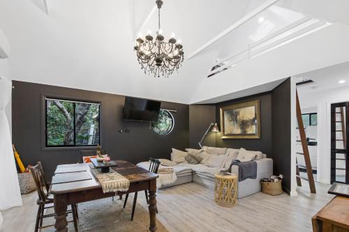 Shellies On The Beach - Little House, Sawtell