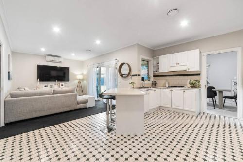 Magnificent Maxwell of Mornington!