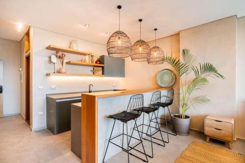 Titans Guesthouse Studio P in Batroun