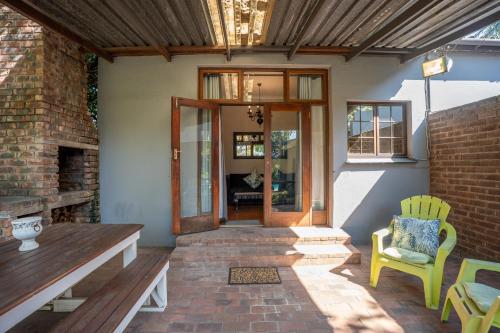 Palm Tree Manor - image 4
