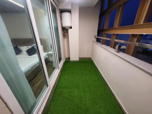 Goldcrest - 1 Bedroom Luxury Apartment - Lahore - image 9