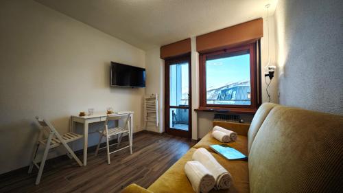 Hostdomus - Yellow Suite