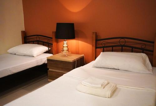 2 twin beds