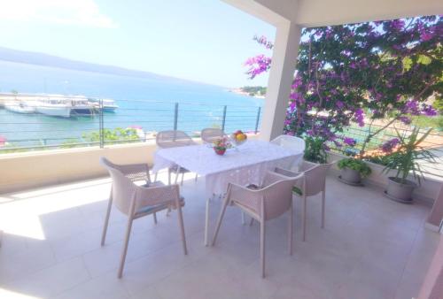 Apartment with a sea View No 15, first row by the sea, Beach house Ana, Duće (foto 2)
