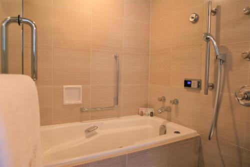room detail thumbnail 2