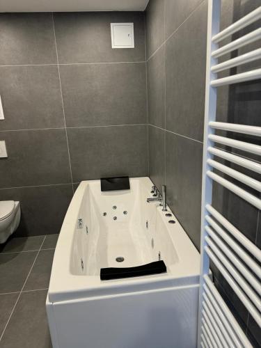 King Room with Spa Bath
