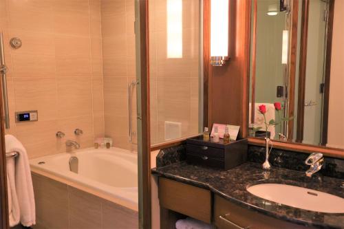 room detail thumbnail 2