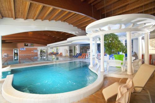 Басейн, Lux Chalet - Sauna and Hot Tub in Топольсіка