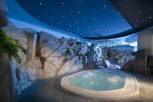 Джакузі, Lux Chalet - Sauna and Hot Tub in Топольсіка