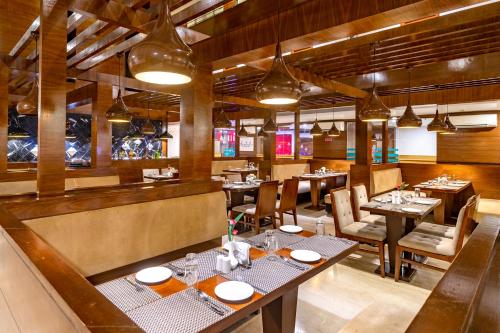 Restaurant, DIAMOND PALACE LORDS PLAZA in Nepalgunj