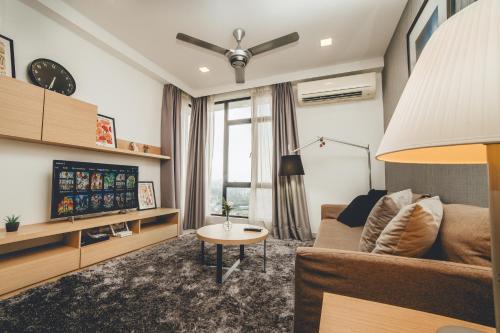 1Tebrau Laconic Lux Suite 1BR nr Columbia Hospital by Our Stay