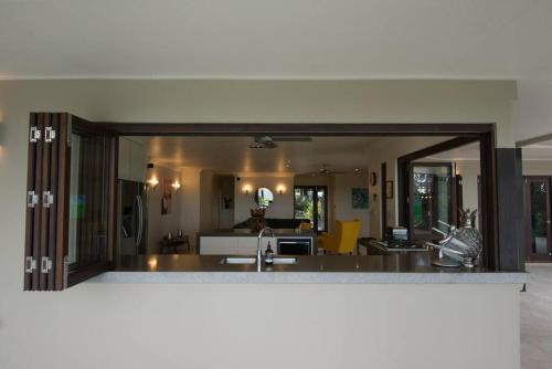 Luxury rainforest eyrie with panoramic views in 莫斯曼
