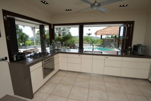 Luxury rainforest eyrie with panoramic views in 莫斯曼