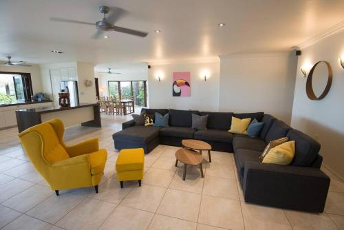 Luxury rainforest eyrie with panoramic views in 莫斯曼