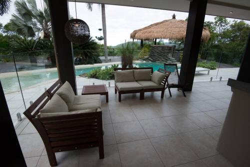Luxury rainforest eyrie with panoramic views in 莫斯曼