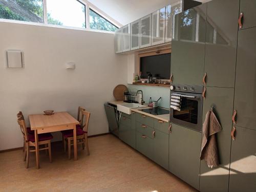 virtuve, Ferienhaus am Schlosspark Hohenprießnitz in Zschepplin