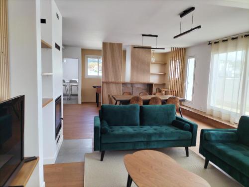 Penthouse vue Tour Eiffel, près Château Versailles (Penthouse vue Tour Eiffel, pres Chateau Versailles) in Sevres