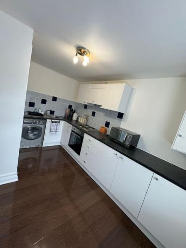 Work & Relax- Convenient 2-Bed House, Гримсби (фото 4)