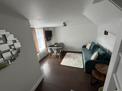 Work & Relax- Convenient 2-Bed House, Гримсби (фото 2)