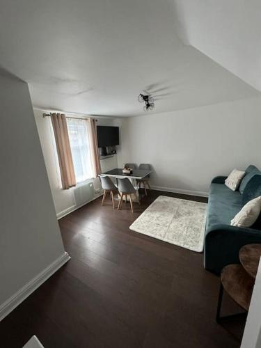Work & Relax- Convenient 2-Bed House, Гримсби (фото 5)