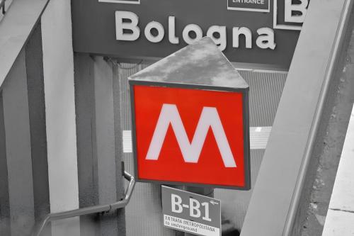 Alis Laura Guest House - 10 mins to Colosseum, Modern & Near Metro, Rome (photo 10)
