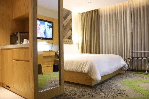 room detail thumbnail 1