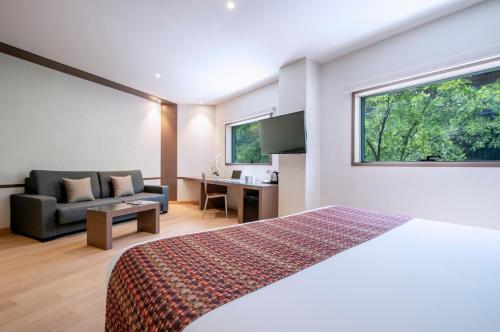 room detail thumbnail 1