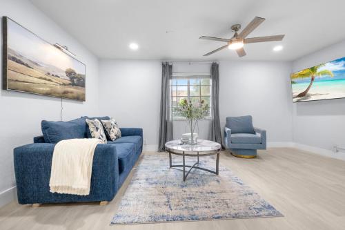 Spacious 3BR Home with Pool, Near Hollywood Beach in Driftwood Estates, USA