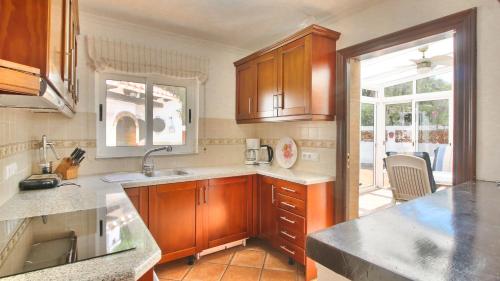 Kitchen, Marquesa EL in Santa Paula