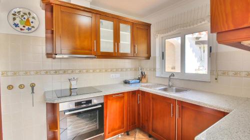 Kitchen, Marquesa EL in Santa Paula