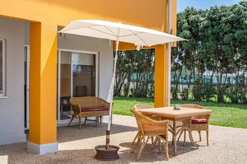 Wake up with the Sea Breeze- with pool Room 2 chambre d'hôte Calvelhe