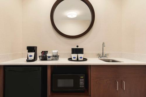 Hampton Inn & Suites Pittsburgh Waterfront West Homestead - image 6