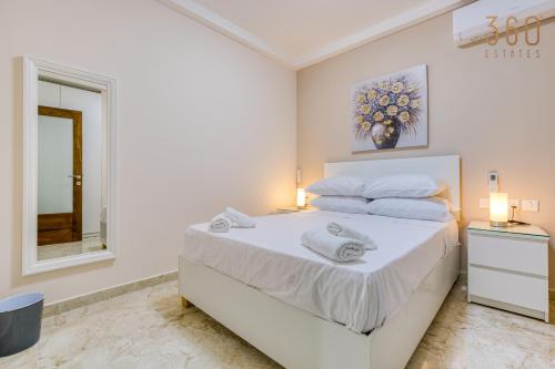 Lovely 3BR with private terrace in Sliema by 360 Estates, Tas-Sliema