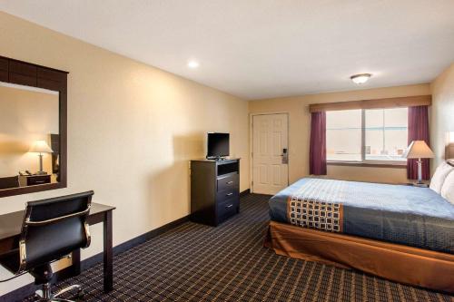 Rodeway Inn - image 2