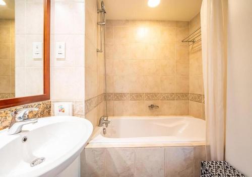 Quickstay Homes -2BR at Al Mesk Tower Dubai Marina - image 14