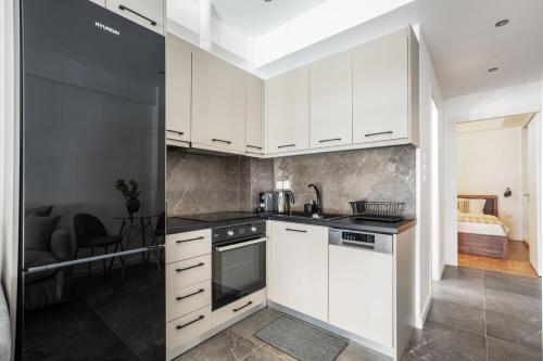 Glimmer 2-Bedroom Apartment in Athens - image 9