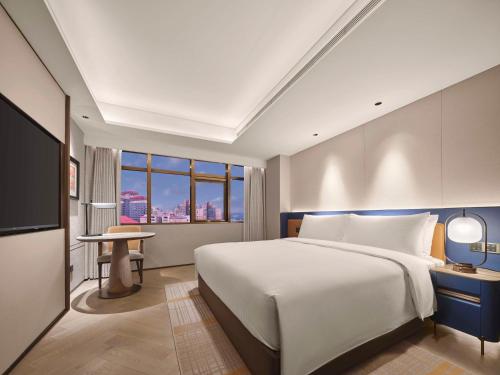 Deluxe King Suite image 5